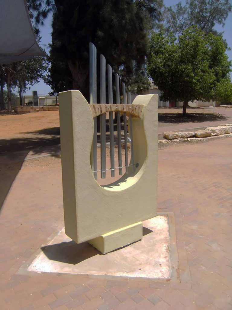 פיסול באבן פיסול בברזל פיסול בעץ פיסול אקולוגי פיסול סביבתי פיסול ישראל חוג לפיסול לימוד פיסול פיסול עכשווי פיסול בקלקר